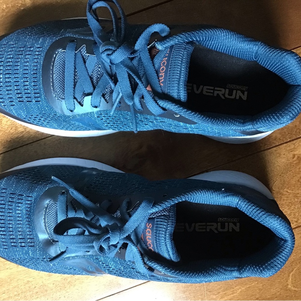 NEW…unisex, Saucony Breakthru 4, US 9 (F), US 7 (M), EUR 40.
